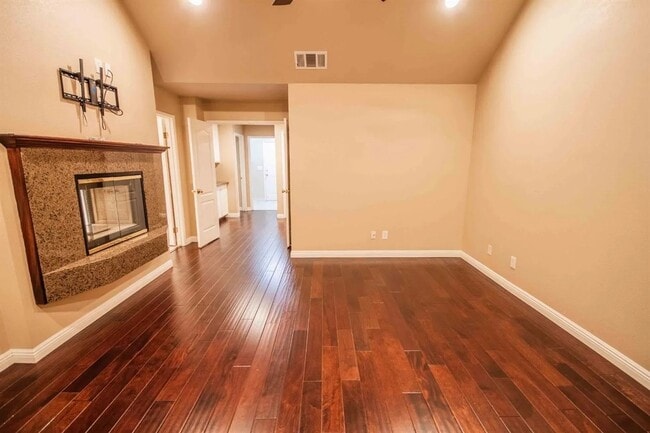 Building Photo - 1838 E Shea Dr