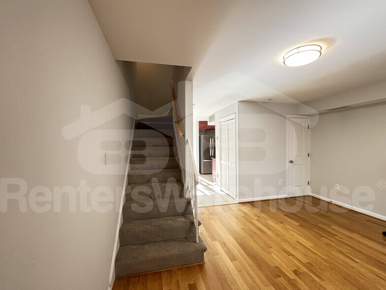 Building Photo - 1216 Westview Terrace
