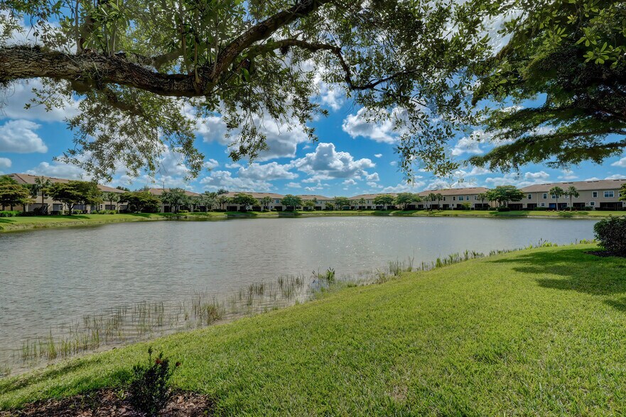 Building Photo - 3111 Cottonwood Bend
