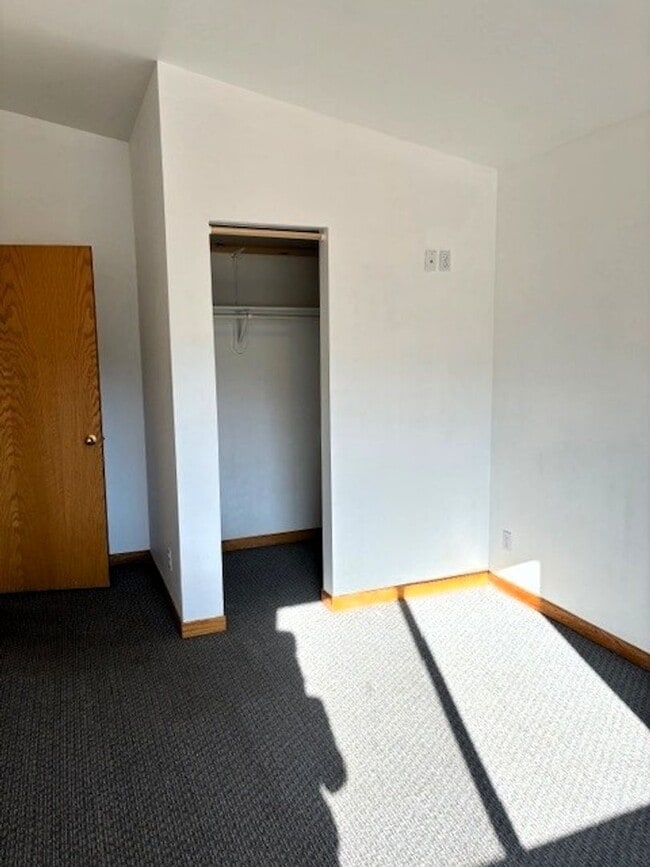 Building Photo - 22 Fawn Ct