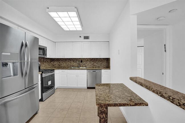 Building Photo - 3530 Mystic Pointe Dr