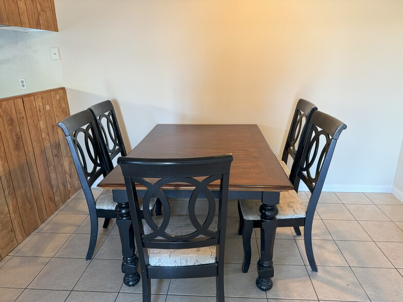 Dinning table - 4323 Caminito del Diamante