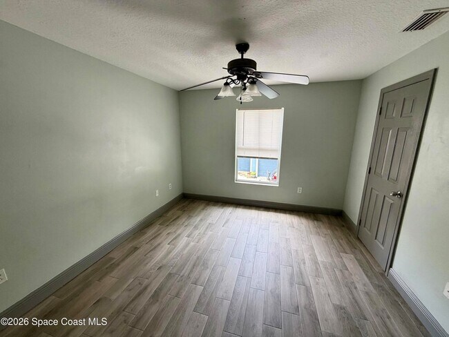 Building Photo - 915 Twisting Branch Ct