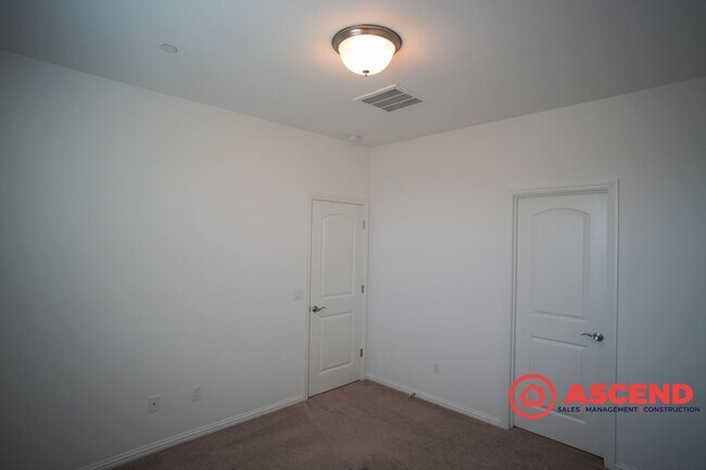 Building Photo - Beautiful 4-Bedroom Located In Highgate Co...