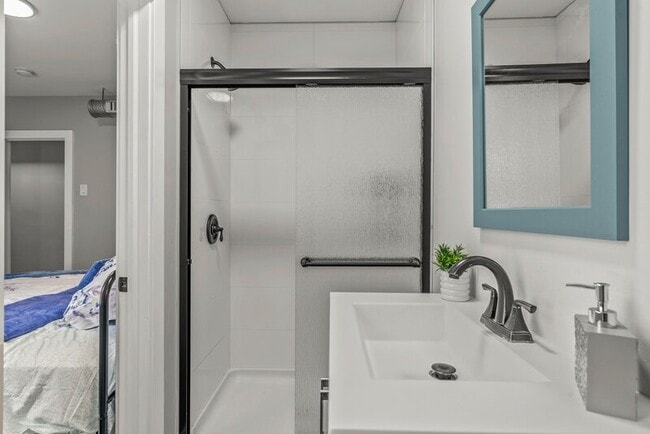 Building Photo - 4821 Walnut St