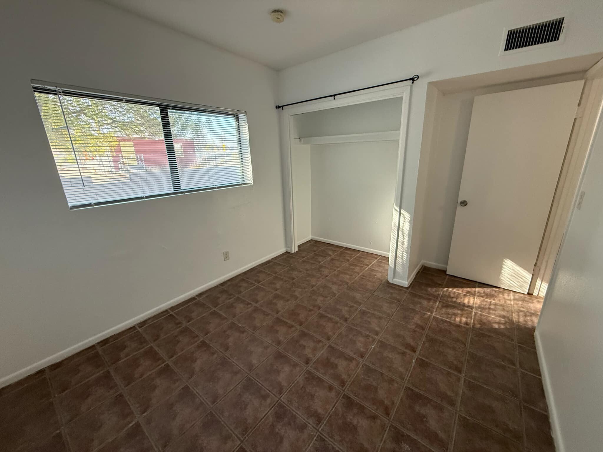 Building Photo - 2419 N Geronimo Ave