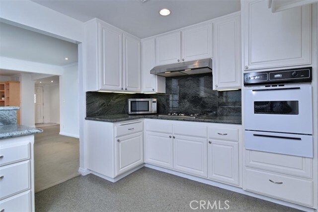 Building Photo - 15344 Greenleaf St
