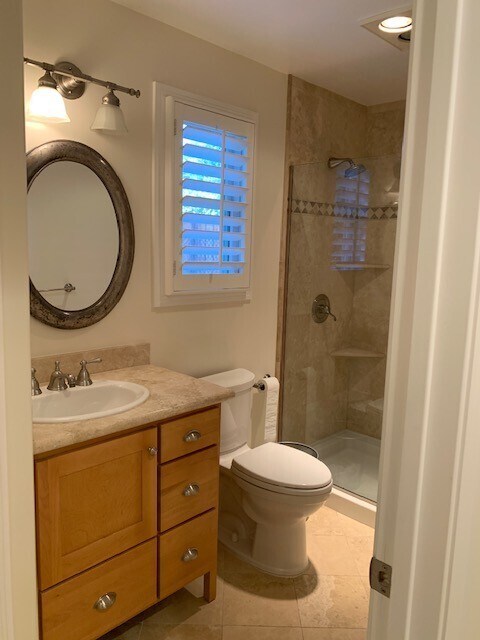 Building Photo - Gorgeous Property on Private Street conveniently located on West side near Downtown!