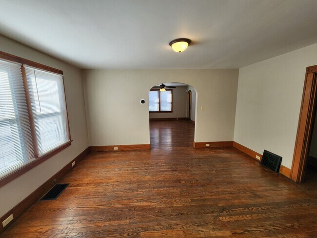 Building Photo - Great House in Rock Island  2 Bedroom