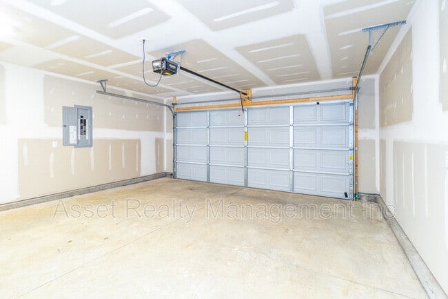 Building Photo - 329 Aspen Dr