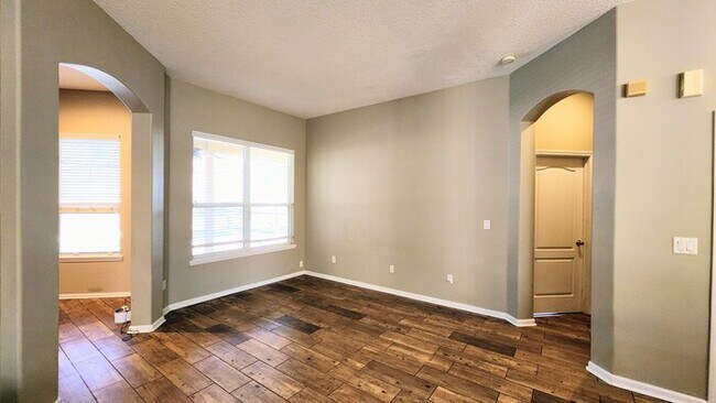 Building Photo - Luxurious 5-Bedroom Retreat with Private P...