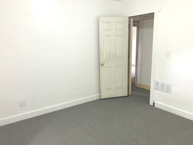 Building Photo - 1374 E Canal St