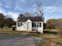 Building Photo - Home in Benton