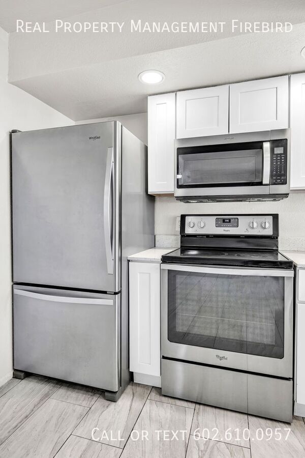 Building Photo - 45 N Phyllis-108