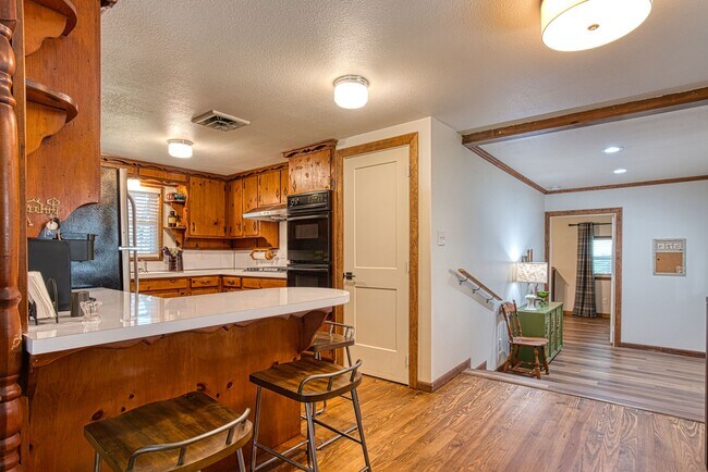 Building Photo - 201 White Dr