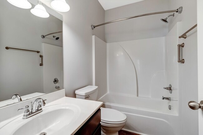 Building Photo - 1018 Hemlock Dr