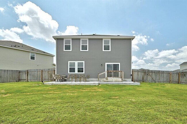 Building Photo - 215 Rubrum Rd