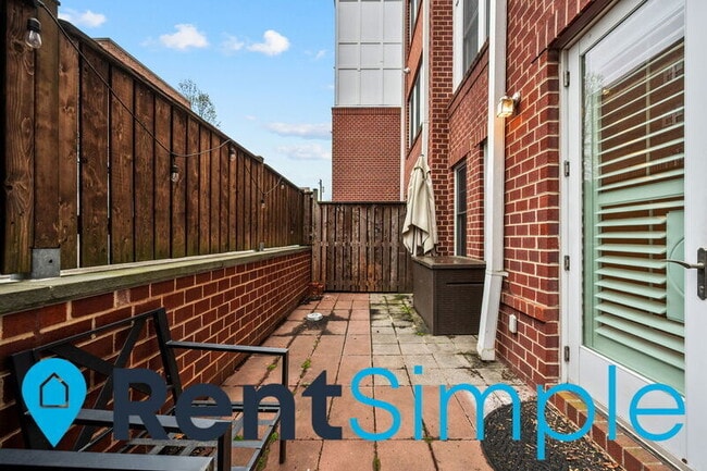 Building Photo - 1418 N Rhodes St