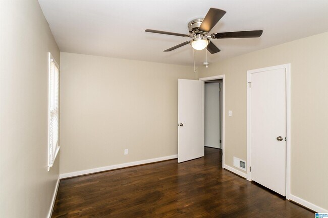 Building Photo - 557 Zinnia Ln