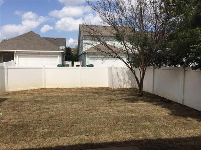 Building Photo - 9909 Lakeview Dr