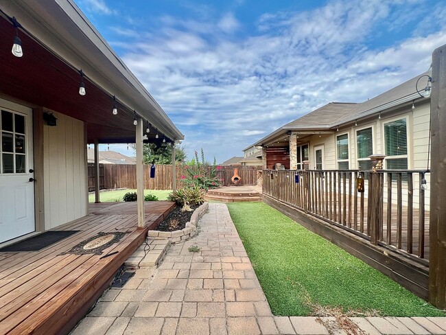 Building Photo - Gorgeous and spacious 4 bed 3.5 bath in Ka...