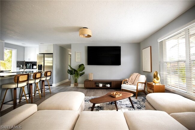 Building Photo - 528 14th St N