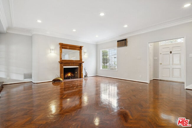 Building Photo - 110 Flores St