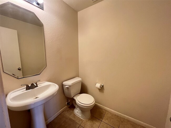 Building Photo - 3215 Legends Hill Ct