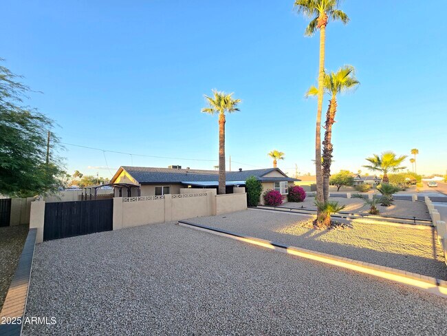 Building Photo - 2848 E Turquoise Dr