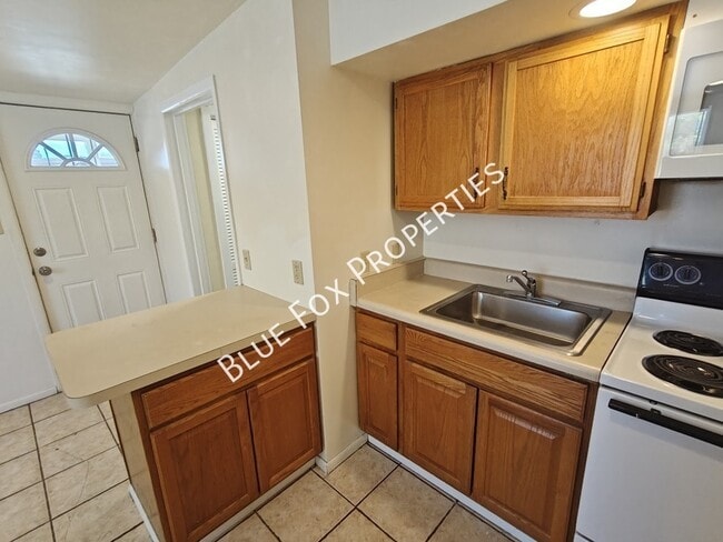 Building Photo - 3020 N Park Ave