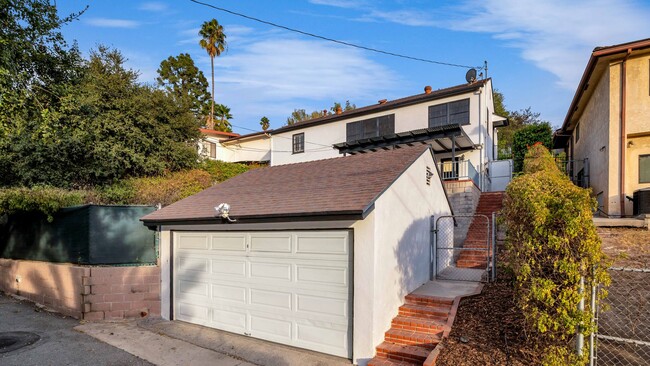 Building Photo - Beautiful Pasadena Hilltop Home