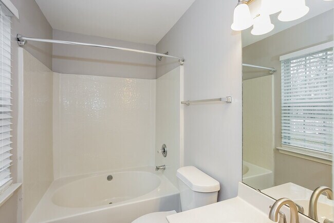 Building Photo - 1003 Salmon River Dr