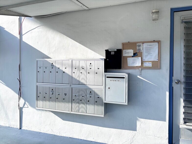 Building Photo - 1950 Lake Osborne Dr