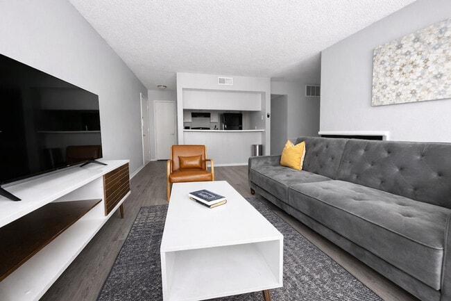 Building Photo - 505 N Rock Rd