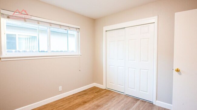 Building Photo - 868 Miller Ave