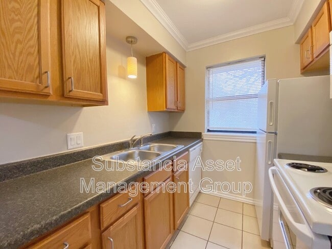 Building Photo - 1429 NW 24th St