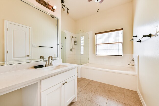 Building Photo - 2614 Brahman Dr