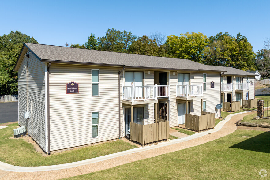 Primary Photo - Hunter Oaks Apartments