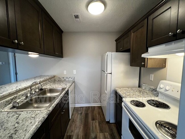 Building Photo - 1425 Ireland Dr