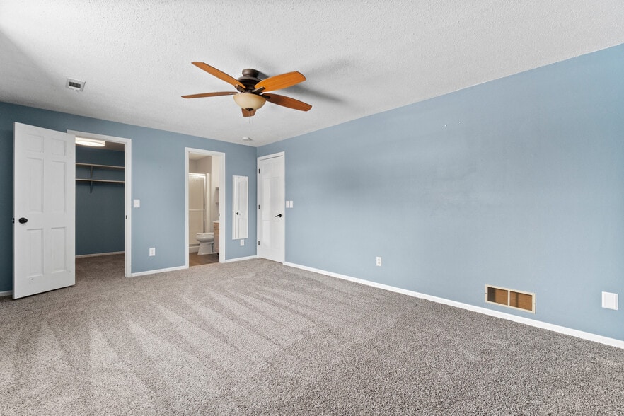 Master - 4612 Mirror Light Pl