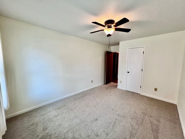 Building Photo - 4 bedroom ranch in the desirable Bellamy W...
