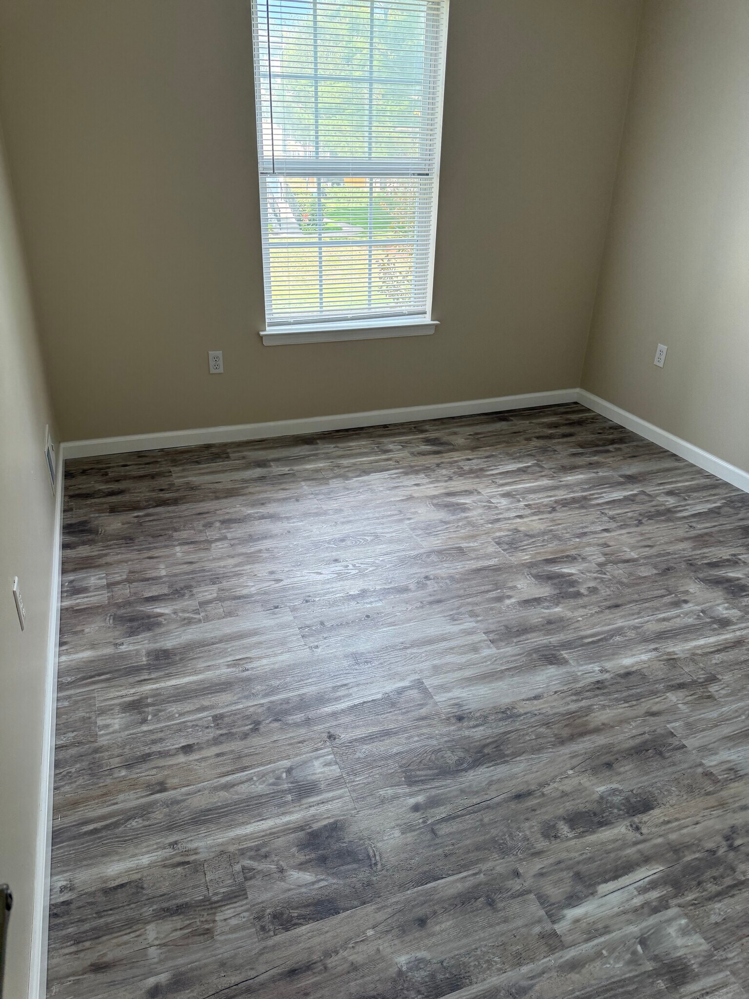 Building Photo - 82 Chambord Ct