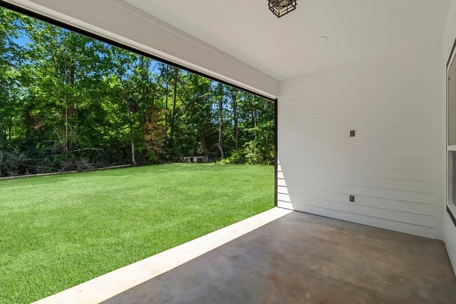 Building Photo - 244 Fawn Dr