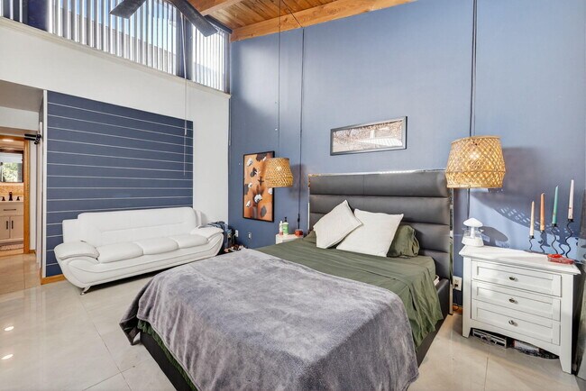 Building Photo - 4491 Crystal Lake Dr