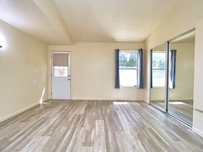 Building Photo - Cozy 2bed 1 bath South Natomas home availa...