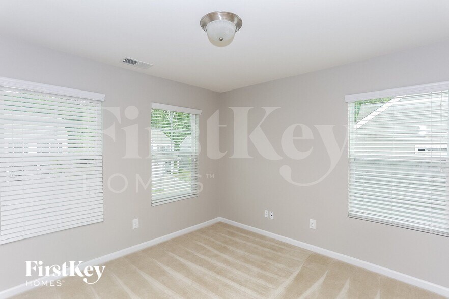 Building Photo - 106 Emperors Trl