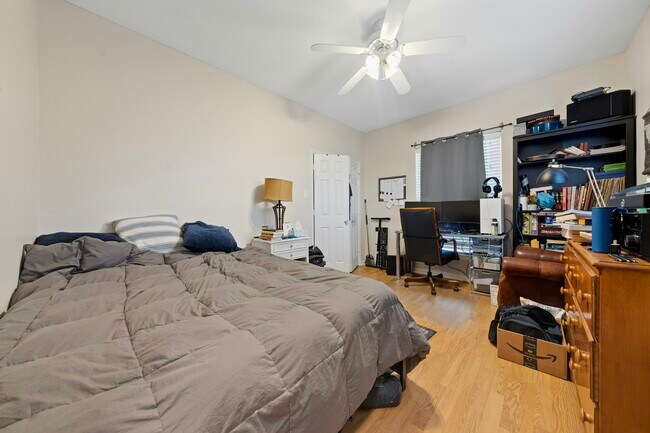 Building Photo - 1425 James Avenue, Unit A