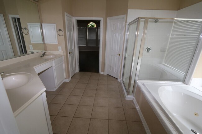 Building Photo - 6011 Hawkes Bay Ct