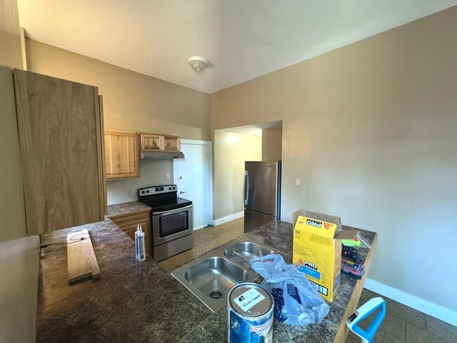 Building Photo - 6 Bedroom / 2 Bathroom House - NEXT TO SEMO's CAMPUS, LARGE YARD, INTERNET INCLUDED