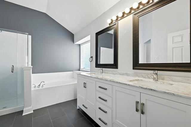 Building Photo - 2502 Blue Holly Dr